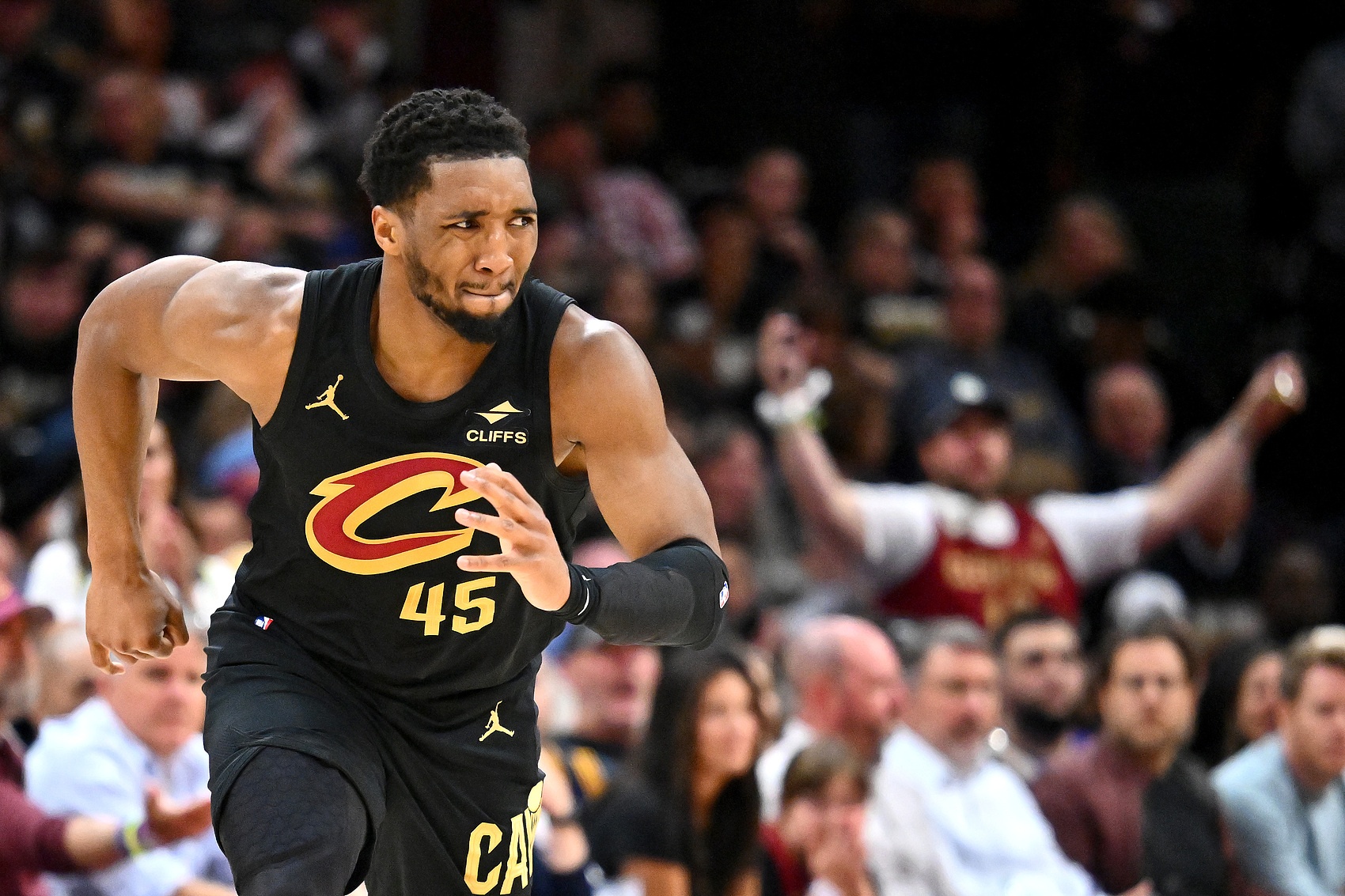 完美世界竞技平台官网-帕金斯：即使骑士70胜也没人在意 米切尔领衔的队从未进分区决赛