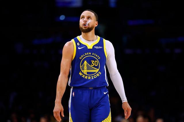 卫冕冠军客场大溃败！裁判吹罚不公导致勇士输球？